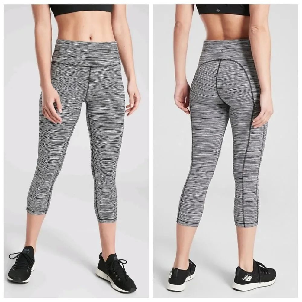 Athleta Ultimate Linear Lines Capri sz S